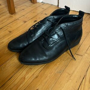 Comfortable vintage leather bootees made in Brazil.